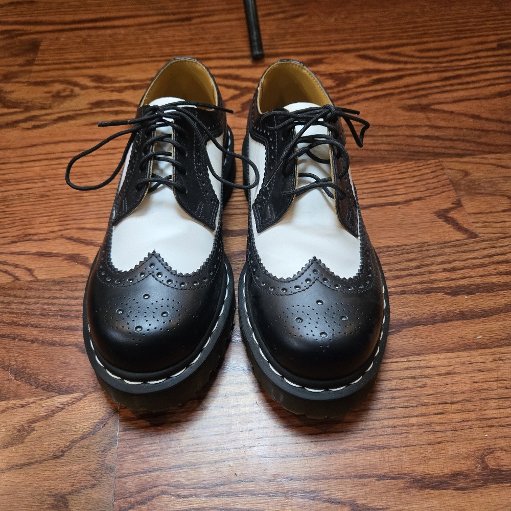 Dr Doc Martens Brogue Wingtip Shoes Men's Size 7